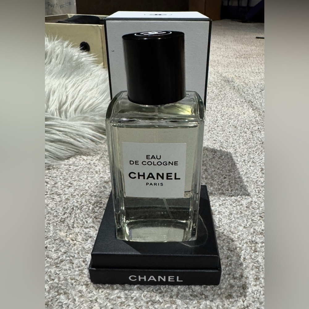 CHANEL Eau de Cologne - Black and White